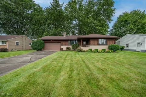 950 Kirwan Dr, Austintown, OH 44515