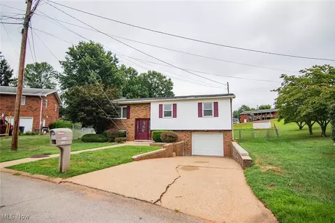 1665 Lake Hills Ct, Parkersburg, WV 26101