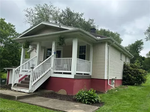 5130 Winfield St NE, East Canton, OH 44730