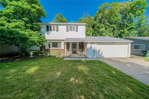1164 Jackie Ln, Mayfield Heights, OH 44124