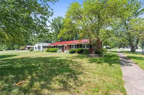 822 Howard St, Elyria, OH 44035 photo 3