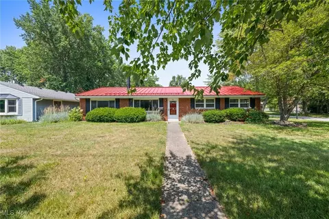 822 Howard St, Elyria, OH 44035