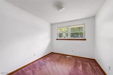 822 Howard St, Elyria, OH 44035 photo 17