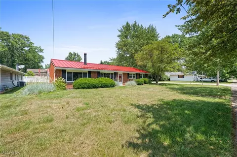822 Howard St, Elyria, OH 44035 photo 2
