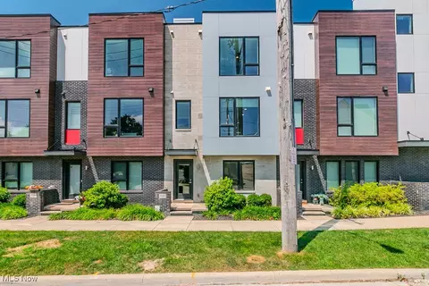1226 W 70th St, Cleveland, OH 44102