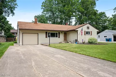 38235 Hurricane Dr, Willoughby, OH 44094