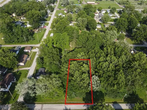 Meadowbrook Avenue Ne, Alliance, OH 44601