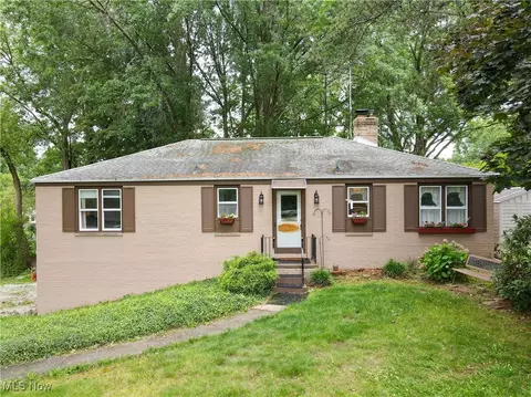 6684 Strausser St NW, North Canton, OH 44720
