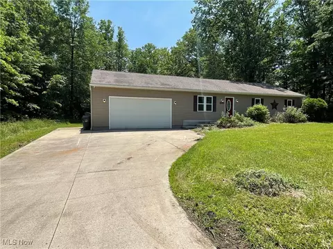 42197 Helen St, Elyria, OH 44035