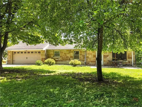 5540 Wickley Ln, Bedford Heights, OH 44146