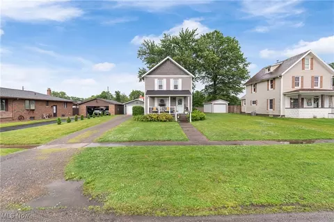 4461 Park Ave NE, Sandyville, OH 44671
