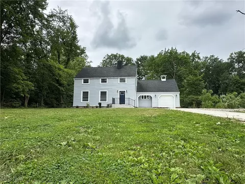 568 N Road Rd SE, Warren, OH 44484