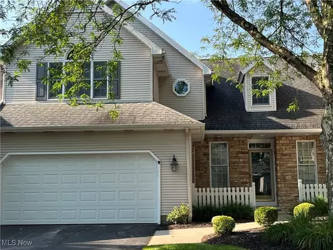 23 Fieldstone Dr, Poland, OH 44514