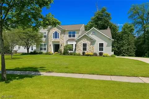 155 Beaumont Trl, Aurora, OH 44202
