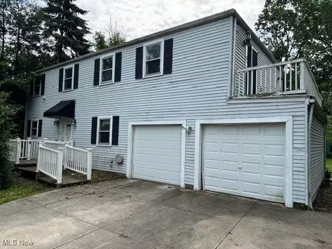 4 Owaissa Dr, Timberlake, OH 44095