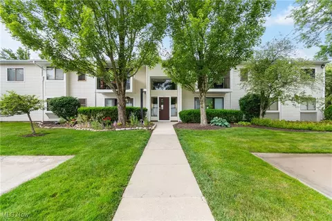 2935 N Bay Dr #H11, Westlake, OH 44145
