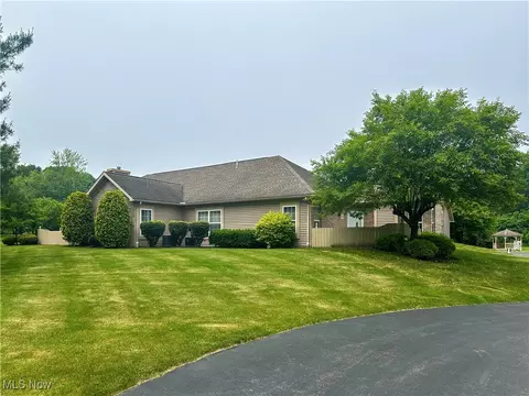 203 Willow Brook Dr NE, Warren, OH 44483