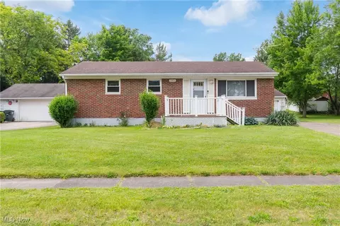285 Berwin Pl, Munroe Falls, OH 44262