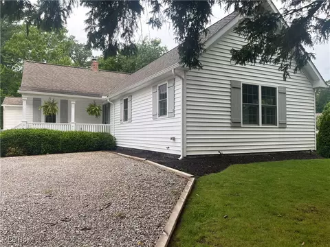 548 Forestview Rd, Bay Village, OH 44140