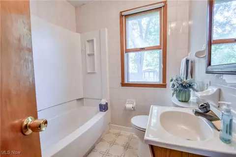Bath - 3780 E 364th St, Willoughby, OH 44094 photo 1 of 1