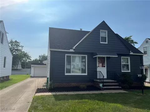 5318 Elmwood Ave, Maple Heights, OH 44137