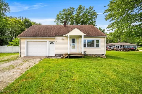 6136 Lake Rd W, Ashtabula, OH 44004