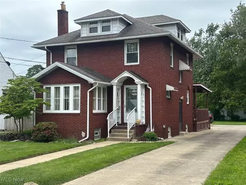 1051 Oakwood Ave NE, Massillon, OH 44646