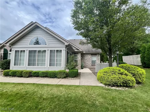 9264 Sharrott Rd #104, Poland, OH 44514