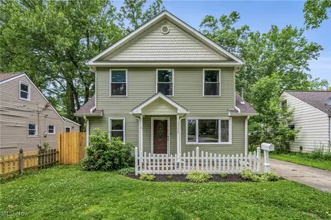 33689 Kenilworth Rd, Eastlake, OH 44095
