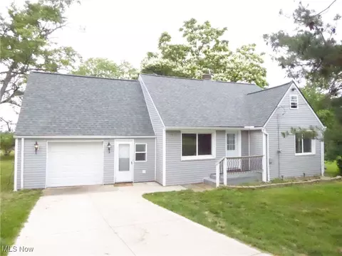 7472 Painter Rd, Oakwood Village, OH 44146