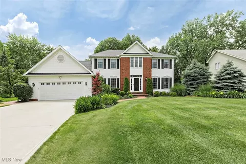 658 Charles Pl, Highland Heights, OH 44143