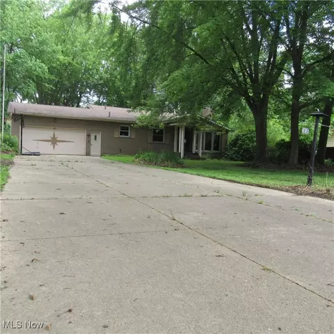 533 Sturgeon Dr, Akron, OH 44319