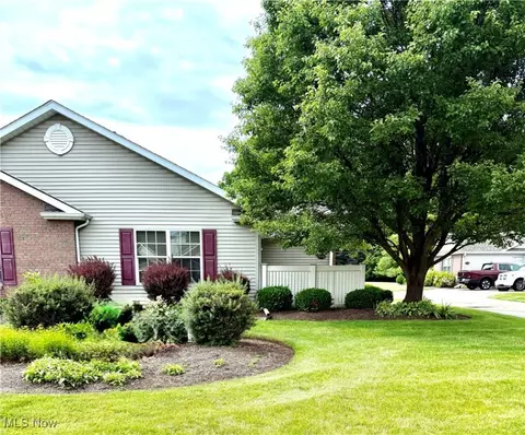 7536 Monterey Bay Dr #2, Mentor On The Lake, OH 44060