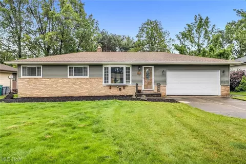 840 Twilight Dr, Seven Hills, OH 44131