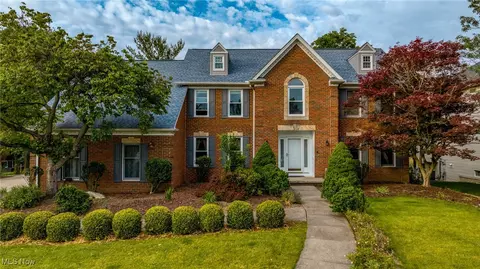4923 Dublin Dr, North Royalton, OH 44133