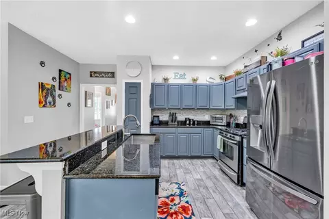Kitchen - 273 Rauscher Ct, Elyria, OH 44035 photo 4 of 4