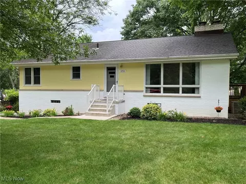 3252 Stanley Rd, Fairlawn, OH 44333