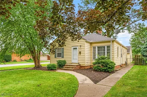 907 Hillsdale Ave, Parma, OH 44134