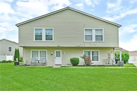 2822 Ivy Hill Cir #C, Cortland, OH 44410