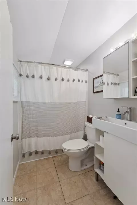 Bath - 4324 Ormond Dr, New Franklin, OH 44319 photo 1 of 2