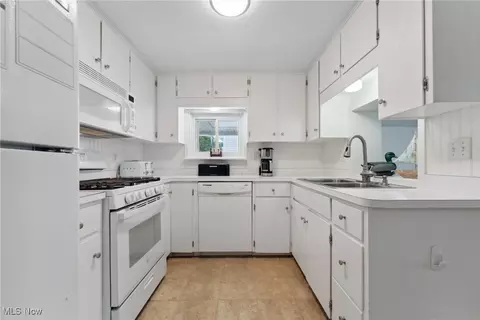 Kitchen - 4324 Ormond Dr, New Franklin, OH 44319 photo 1 of 3
