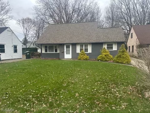 25591 Chatworth Dr, Euclid, OH 44117