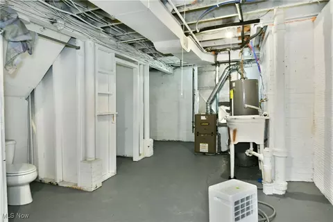Bath - 400 Spring St, Struthers, OH 44471 photo 6 of 6