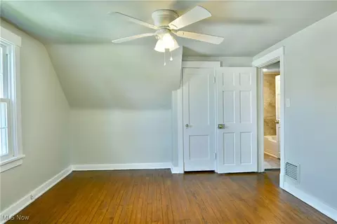 Bedroom - 400 Spring St, Struthers, OH 44471 photo 7 of 11