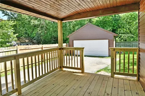 Exterior - 400 Spring St, Struthers, OH 44471 photo 4 of 6