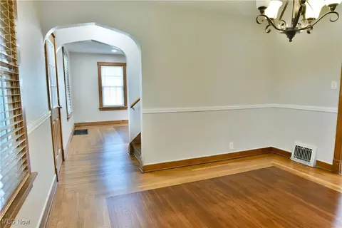 Entry Way - 400 Spring St, Struthers, OH 44471 photo 5 of 5