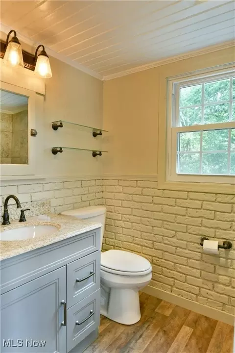 Bath - 400 Spring St, Struthers, OH 44471 photo 3 of 6