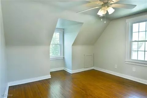 Bedroom - 400 Spring St, Struthers, OH 44471 photo 5 of 11