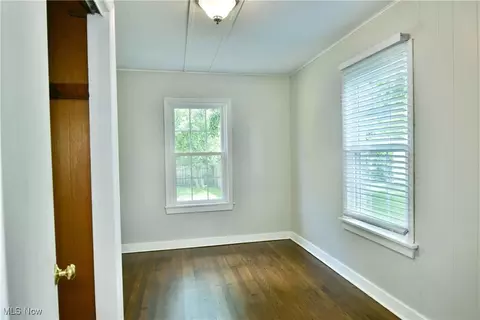 Bedroom - 400 Spring St, Struthers, OH 44471 photo 1 of 11