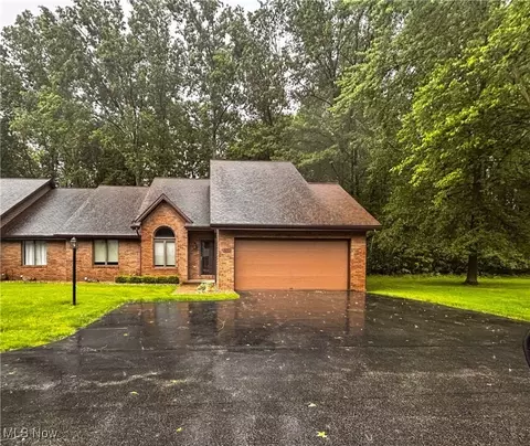 4454 Willow Creek Dr SE, Warren, OH 44484